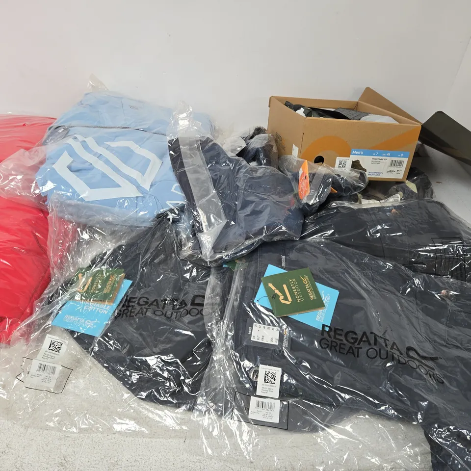 26 X ASSORTED BRAND NEW REGATTA CLOTHING PRODUCTS IN VARIOUS STYLES & SIZES 
