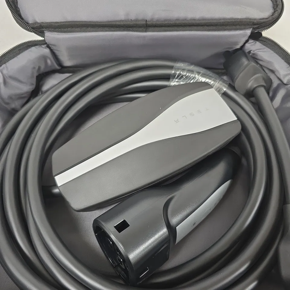 TESLA MOBILE CONNECTOR EV CHARGING CABLE WITH BLACK CARRY CASE