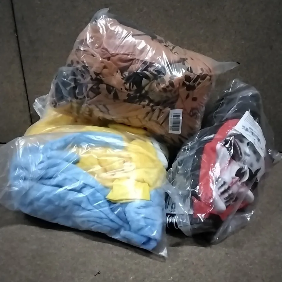 LOT OF VARIOUS ASSORTED HOUSEHOLD ITEMS TO INCLUDE: MINION ONESIE, SKELETON MASK, TIGER COSTUME ETC