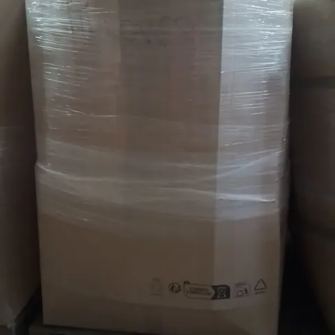 PALLET CONTAINING A LARGE QUANTITY OF PILLOWS