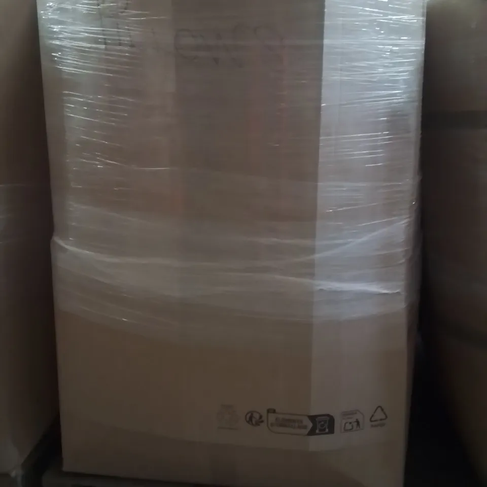PALLET CONTAINING A LARGE QUANTITY OF PILLOWS