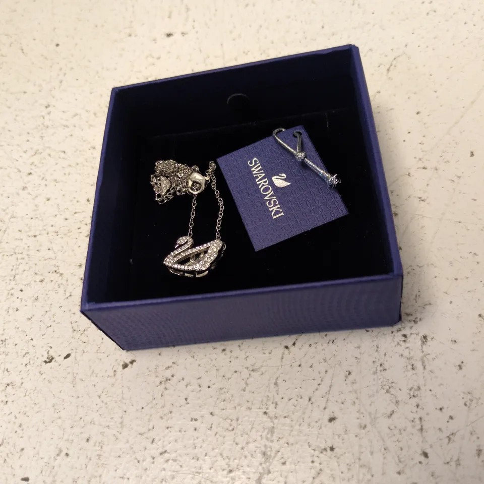 SWAROVSKI JEWELLERY SET IN BLUE BOX – NECKLACE WITH CRYSTAL PENDANT