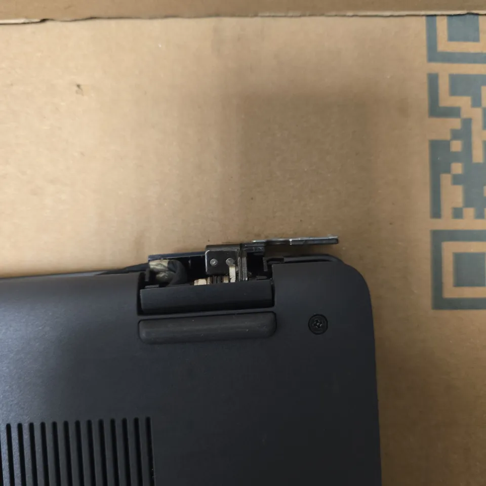 DELL LATITUDE 3510 LAPTOP – HINGE/BEZEL DAMAGE