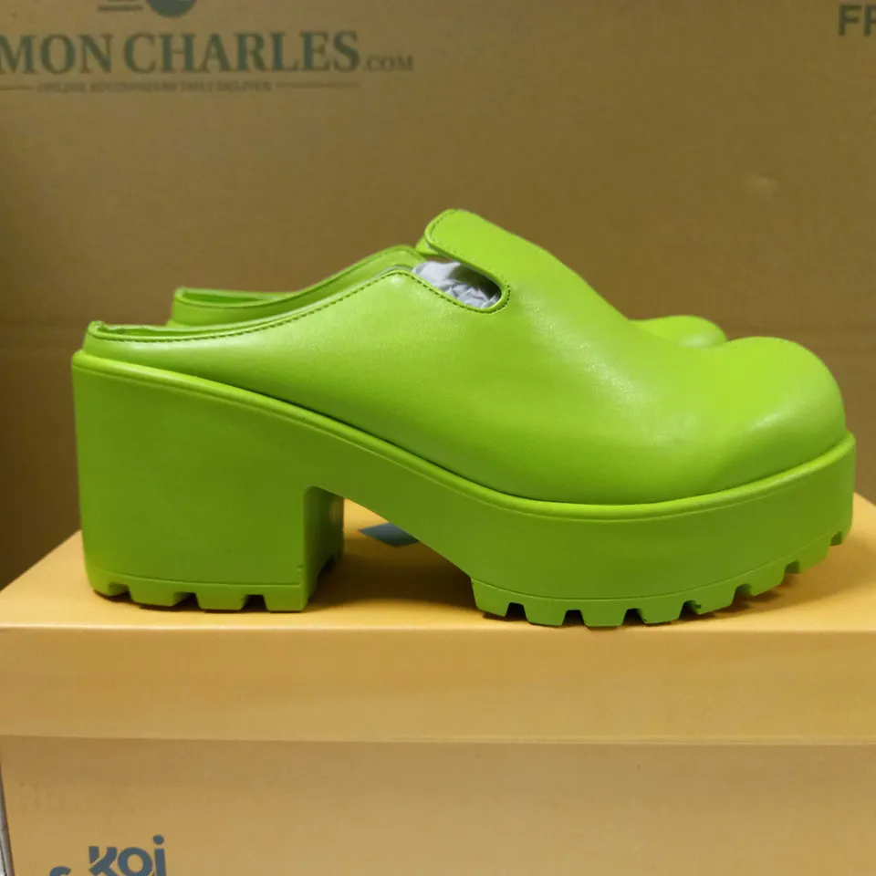 KOI KIWI SORBET SLIP ON CHUNKY VEGAN MULES - SIZE 4