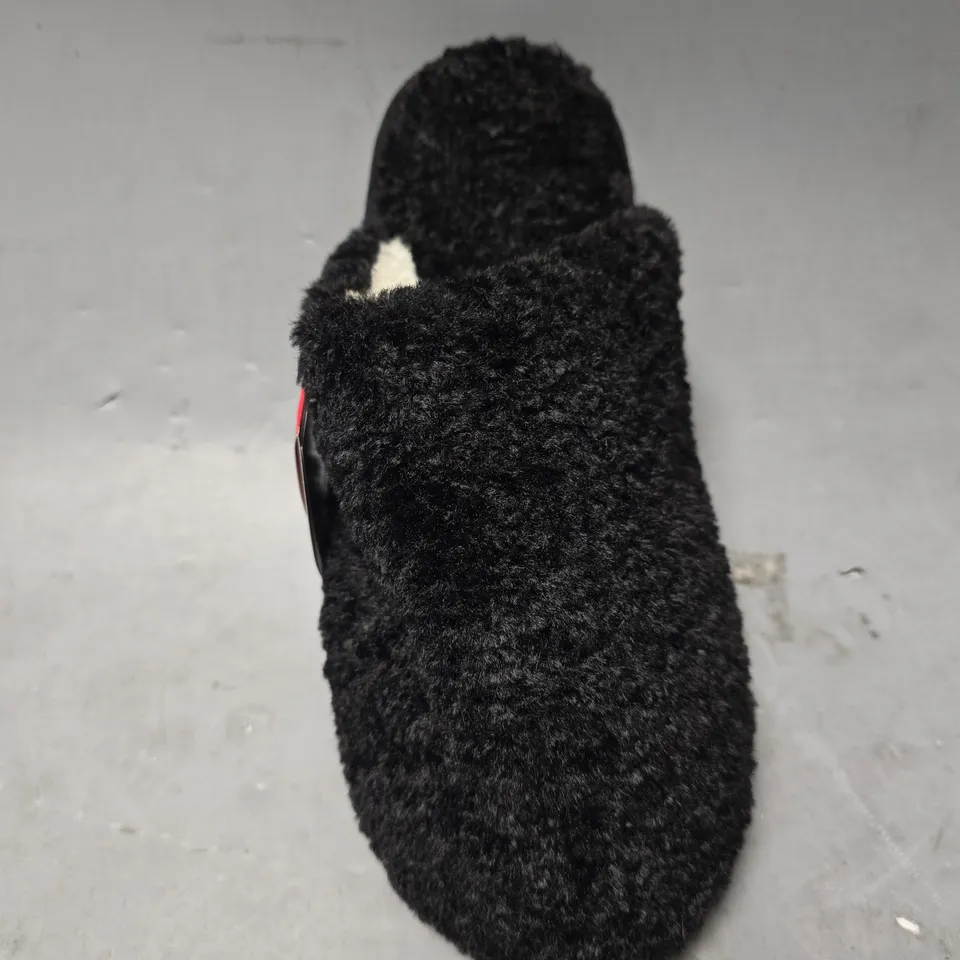 BOXED EVERFOAMS BLACK SLIPPERS - UK 9-10