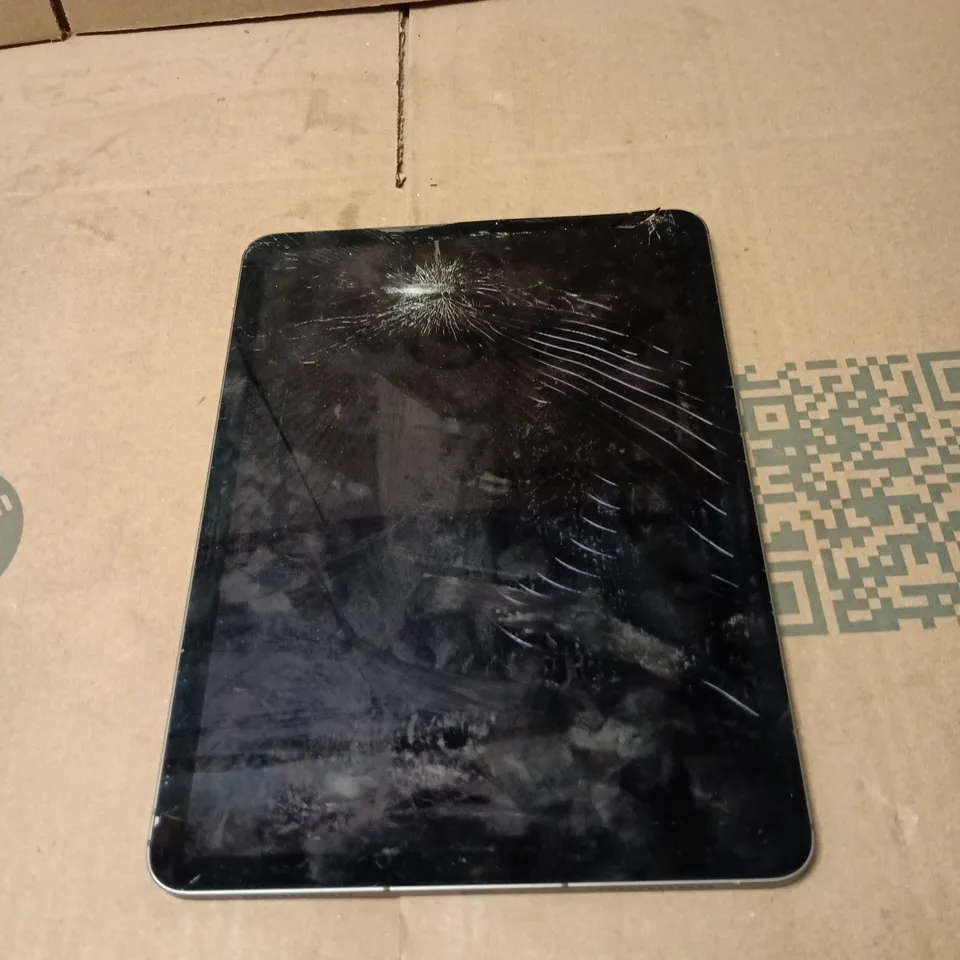 APPLE IPAD AIR TABLET
