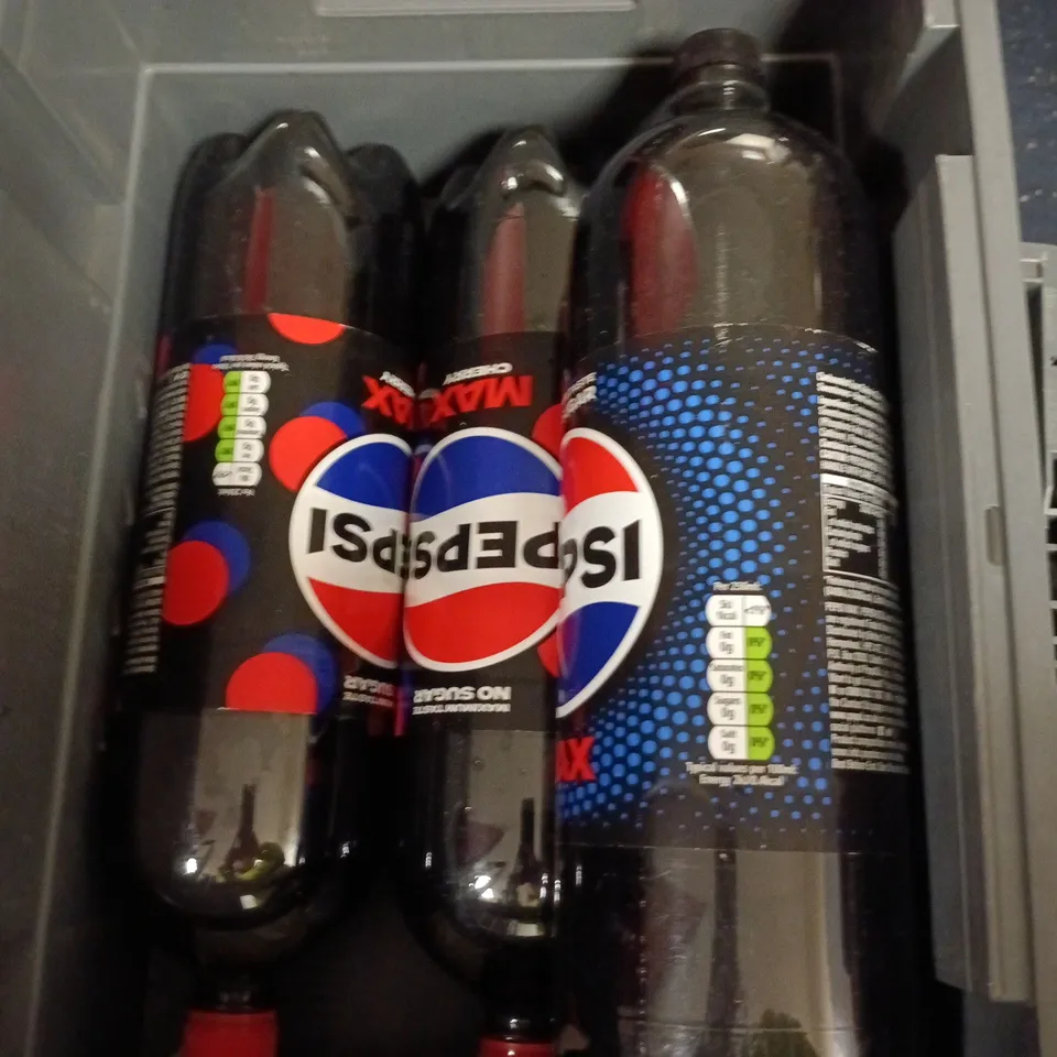 LOT OF 4 BOTTLES OF PEPSI MAX 2L PER BOTTLE