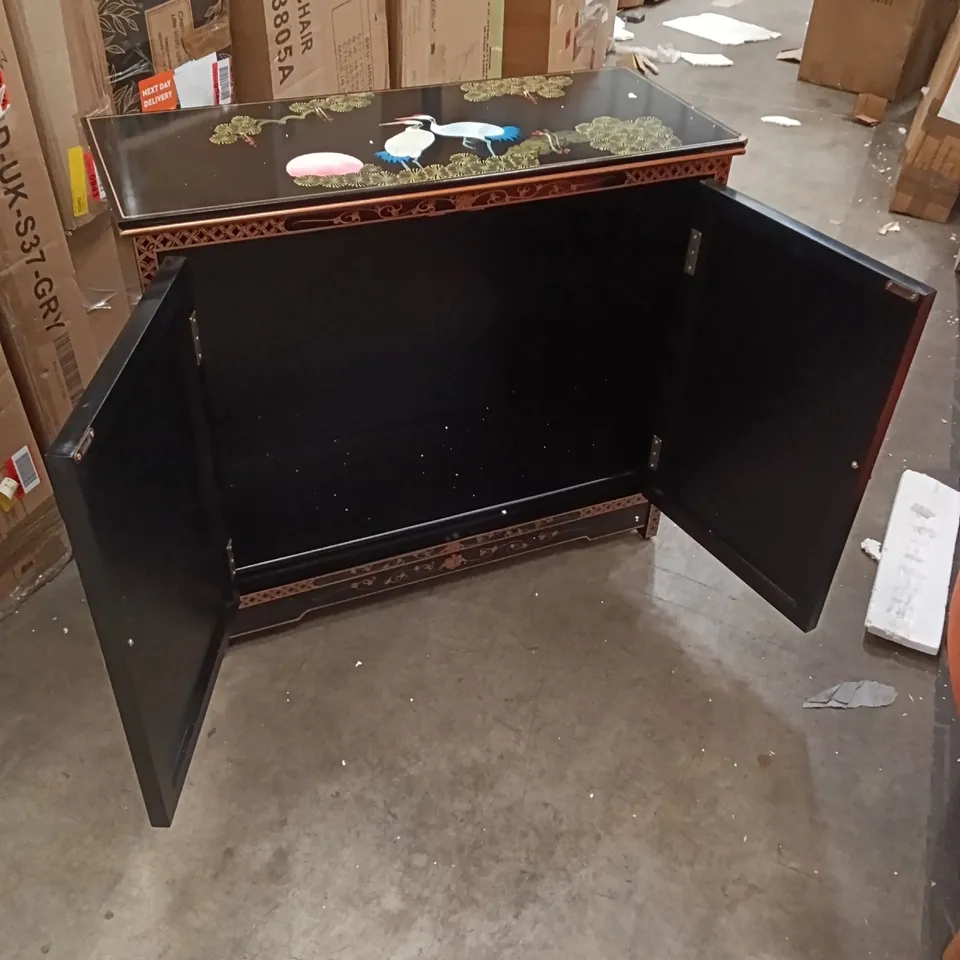 CABINET WITH CRANE ARTISTRY - BLACK/GOLD 