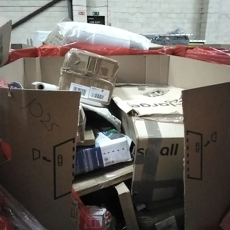 PALLET OF HOUSEHOLD ITEMS TO INCLUDE WOK PAN,CAMERA DANCE MAT,RETRACTABLE BABY GATE,TURNTABLE SYSTEM AND OTHER ASSORTED ITEMS...