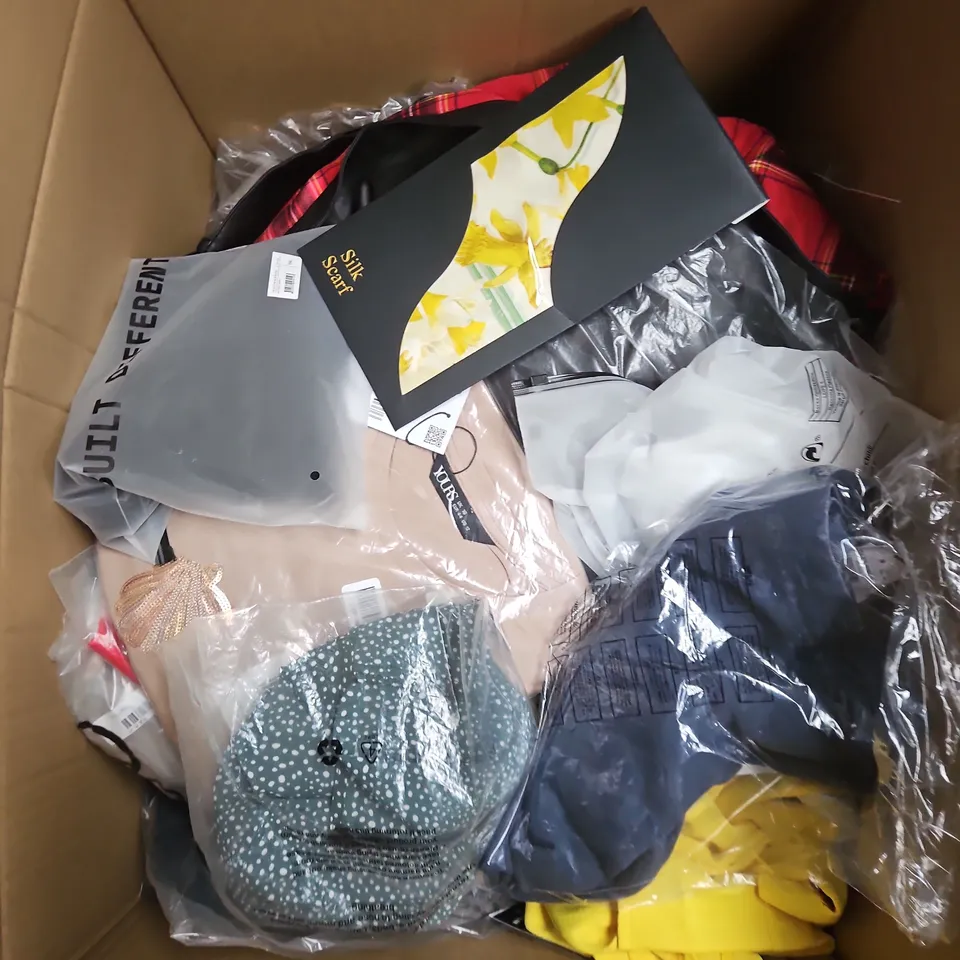 APPROXIMATELY 20 ASSORTED CLOTHING ITEMS IN VARIOUS SIZES, STYLES AND COLOURS