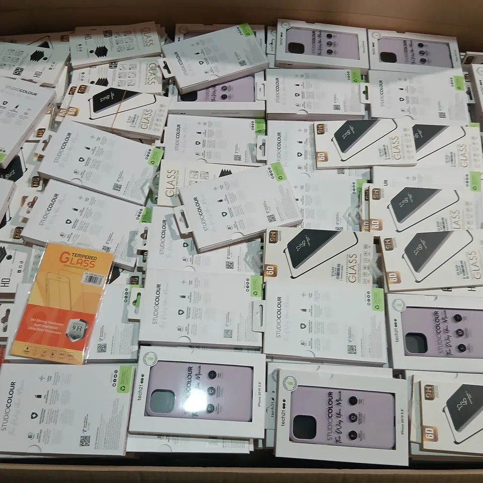 PALLET CONSISTING OF A LARGE QUANTITY OF ASSORTED ELECTRICAL ACCESSORIES TO INCLUDE; TECH 21 STUDIO COOOUR CASE, TEMPERED GLASS SCREEN PROTECTOR AND 6D MINI SIZE SCREEN PROTECTOR GLASS