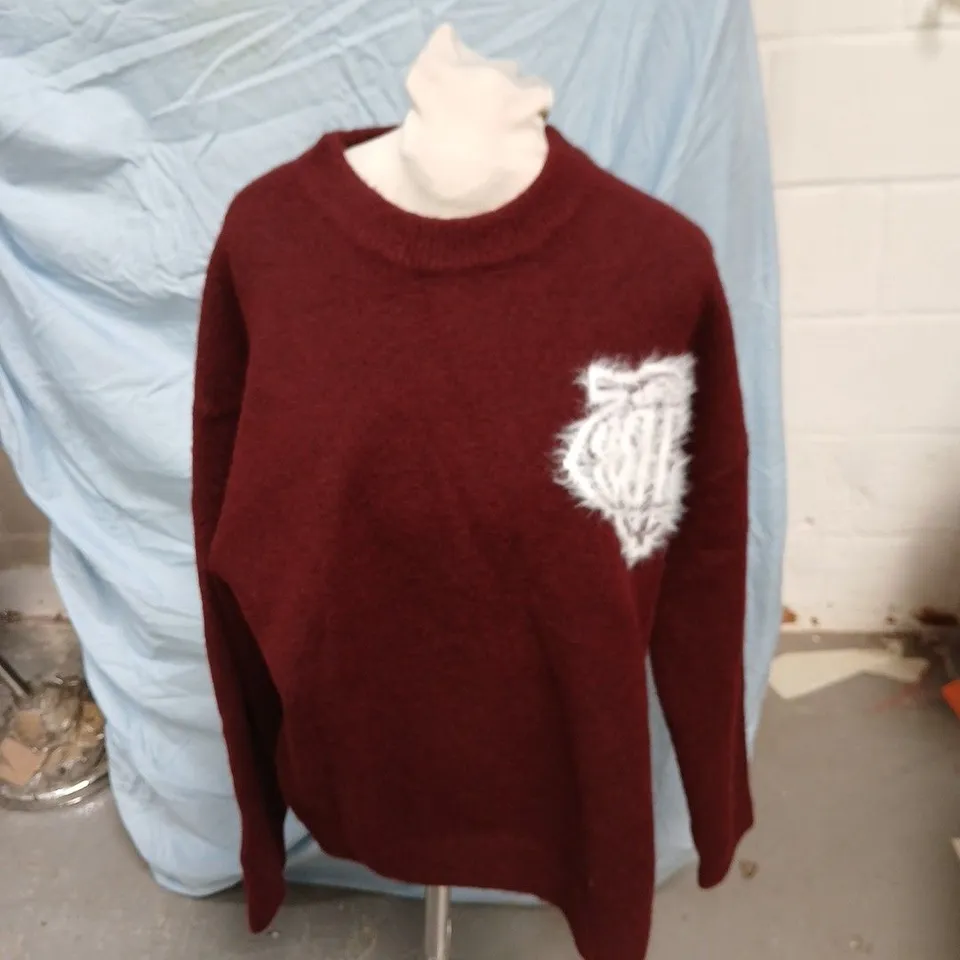 THE COUTURE BURGUNDY KNIT JUMPER WITH WHITE FLUFFY PATCH - SIZE M