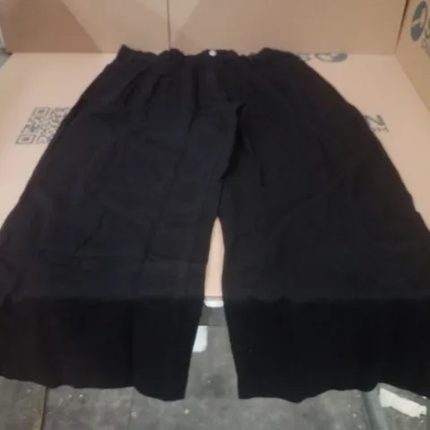 BOX CONTAINING APPROXIMATELY 16 BRAND NEW SIMPLY BE BLACK LYOCELL PLEAT DETAIL WIDE LEG JEANS - SIZE 20R