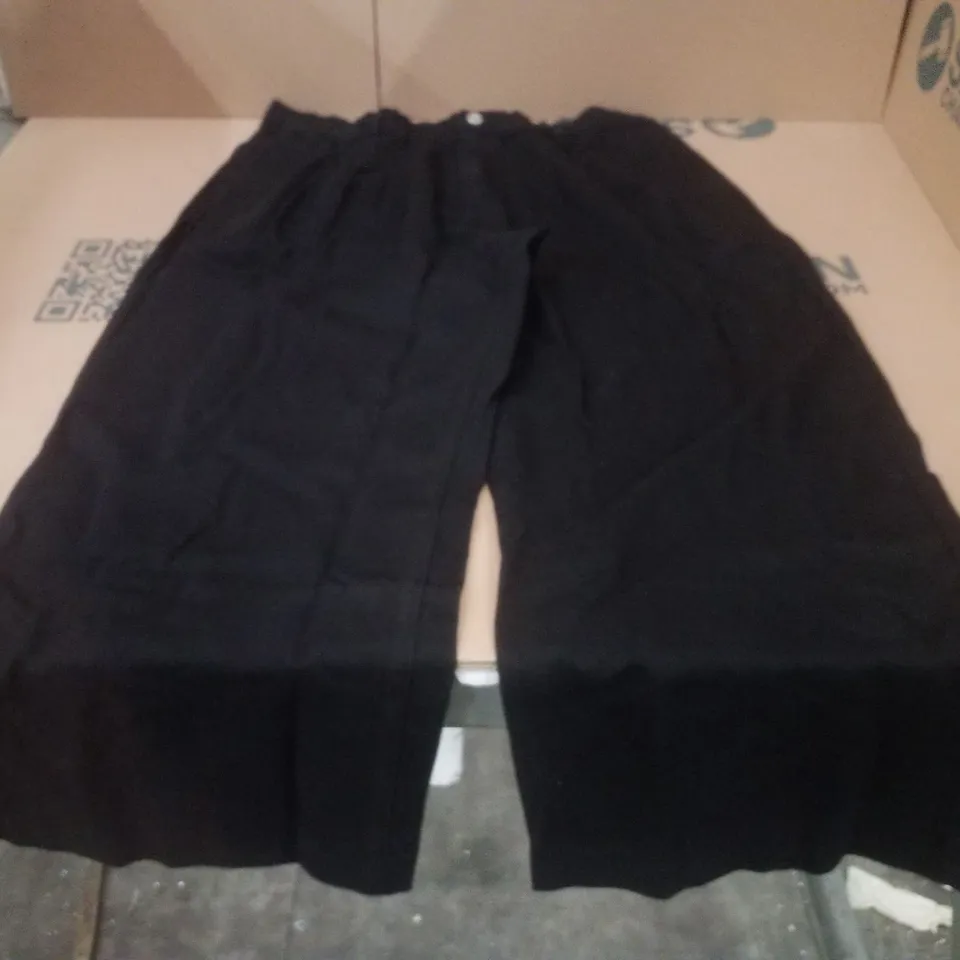 BOX CONTAINING APPROXIMATELY 16 BRAND NEW SIMPLY BE BLACK LYOCELL PLEAT DETAIL WIDE LEG JEANS - SIZE 20R