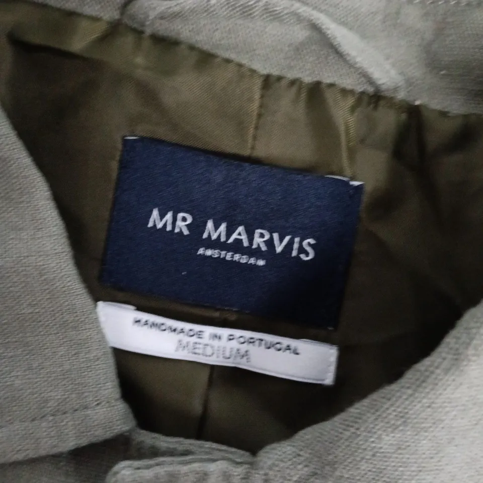 MR MARVIS THE LINEN SHACKET IN DEFENDERS GREEN - MEDIUM