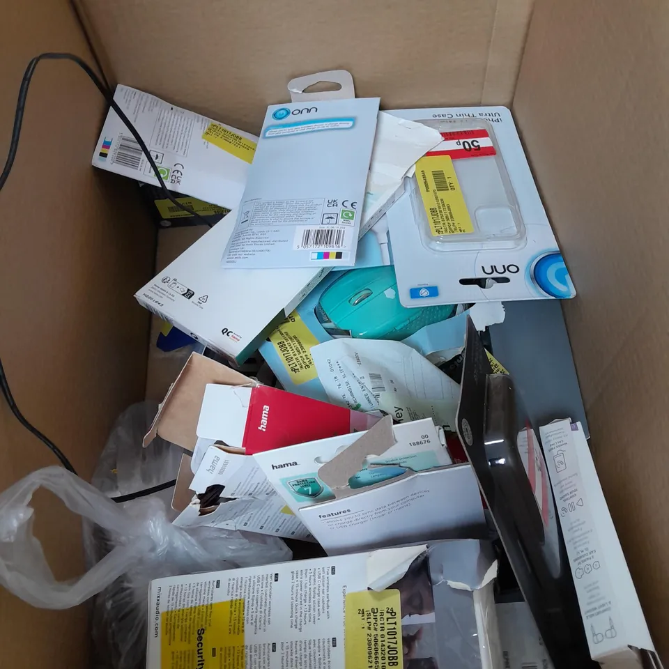  APPROXIMATELY 20 ASSORTED ASDA TECH ITEMS INCLUDING BLUETOOTH CD BOOMBOX, BATTERY PACKS AND KEYBOARD