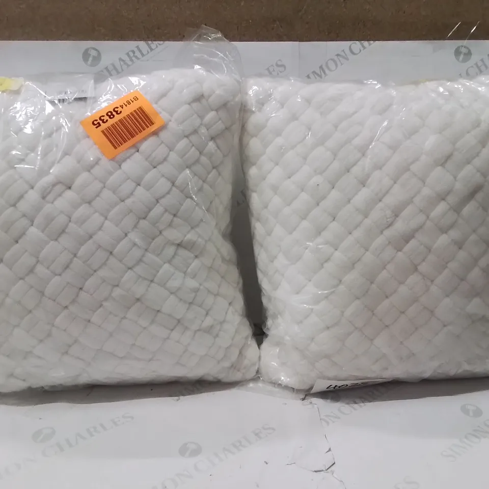 BRAND NEW SEALED SET OF 2 CHUNKY KNIT CUSHION FILLER WHITE