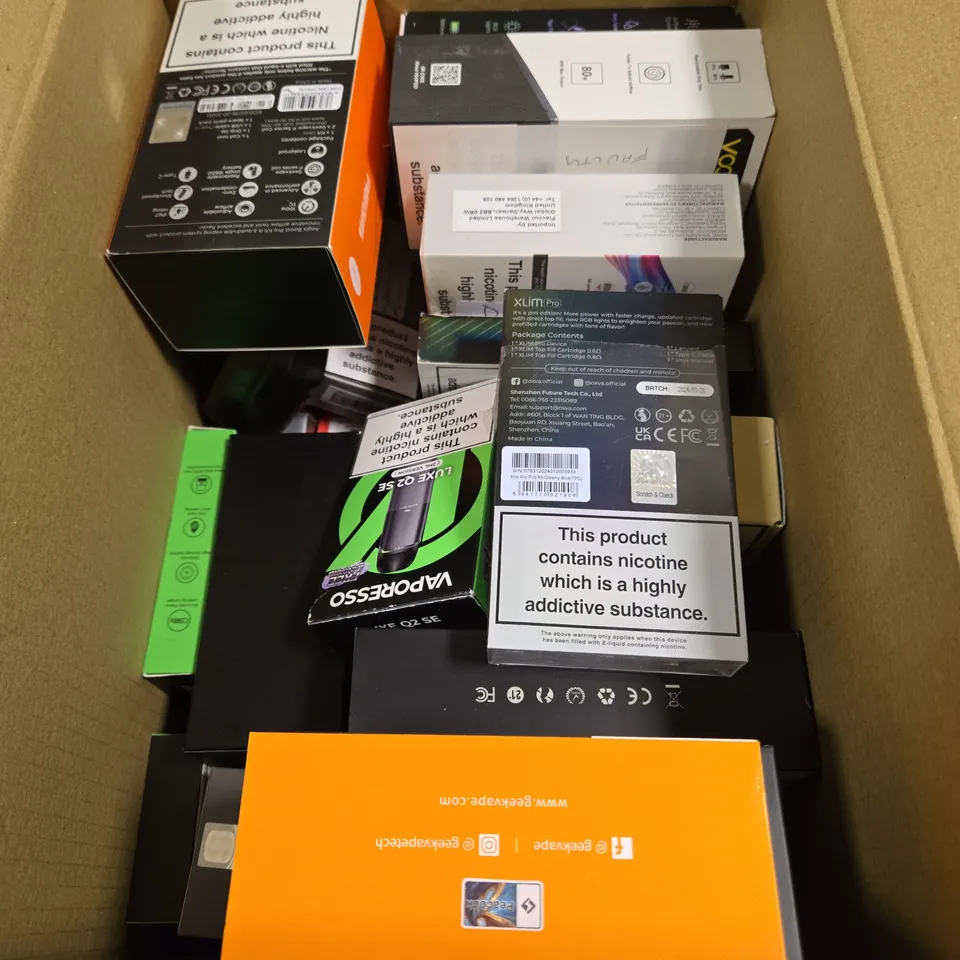 APPROXIMATELY 20 VAPES & E-CIGARETTES TO INCLUDE VAPORESSO, GEEKVAPE, VOOPOO ETC 