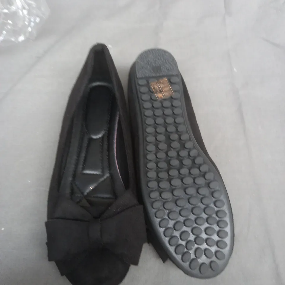 BLACK SLIP ON SHOES WITH BOW SIZE 38