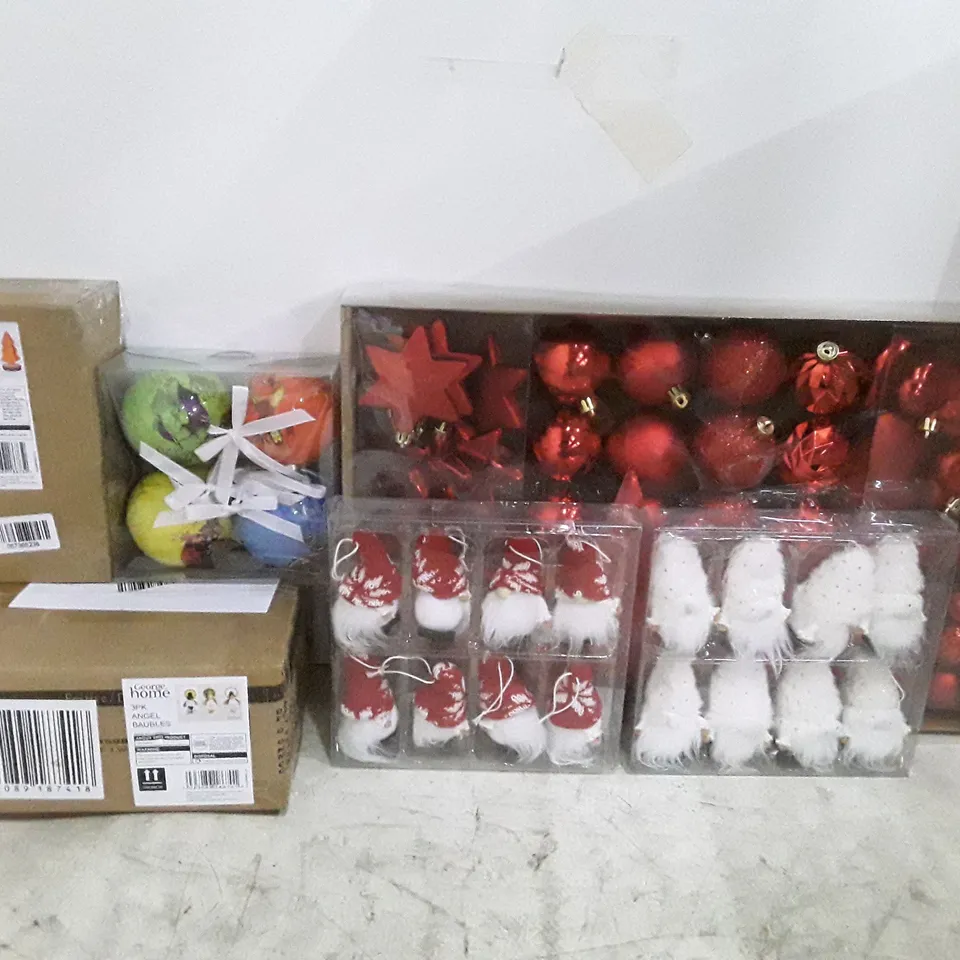 BOX CONTAINING APPROXIMATELY 18 ASSORTED BRAND NEW CHRISTMAS PRODUCTS