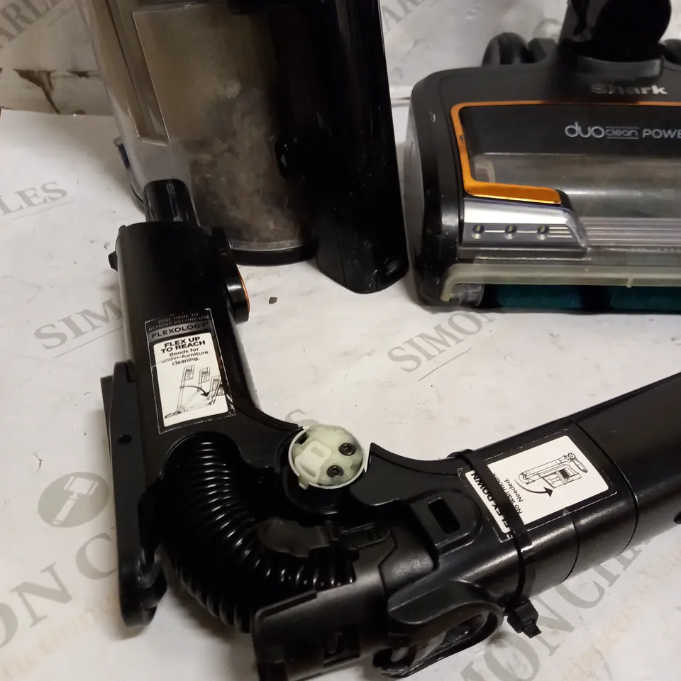 SHARK IZ300UK CORDLESS VACUUM CLEANER HOOVER