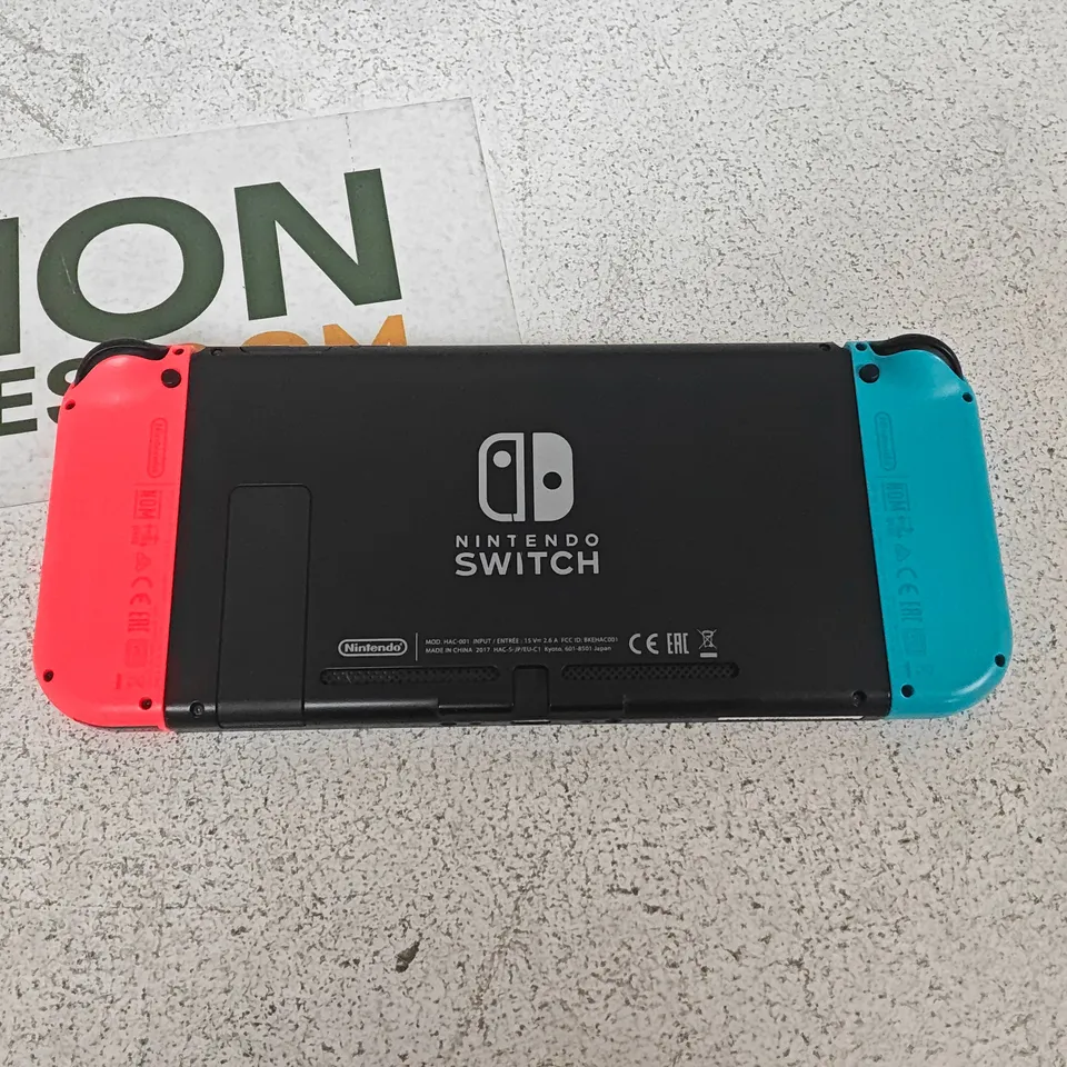 BOXED NINTENDO SWITCH HANDHELD GAMING CONSOLE WITH MARIO OBYSSEY - HAC-001