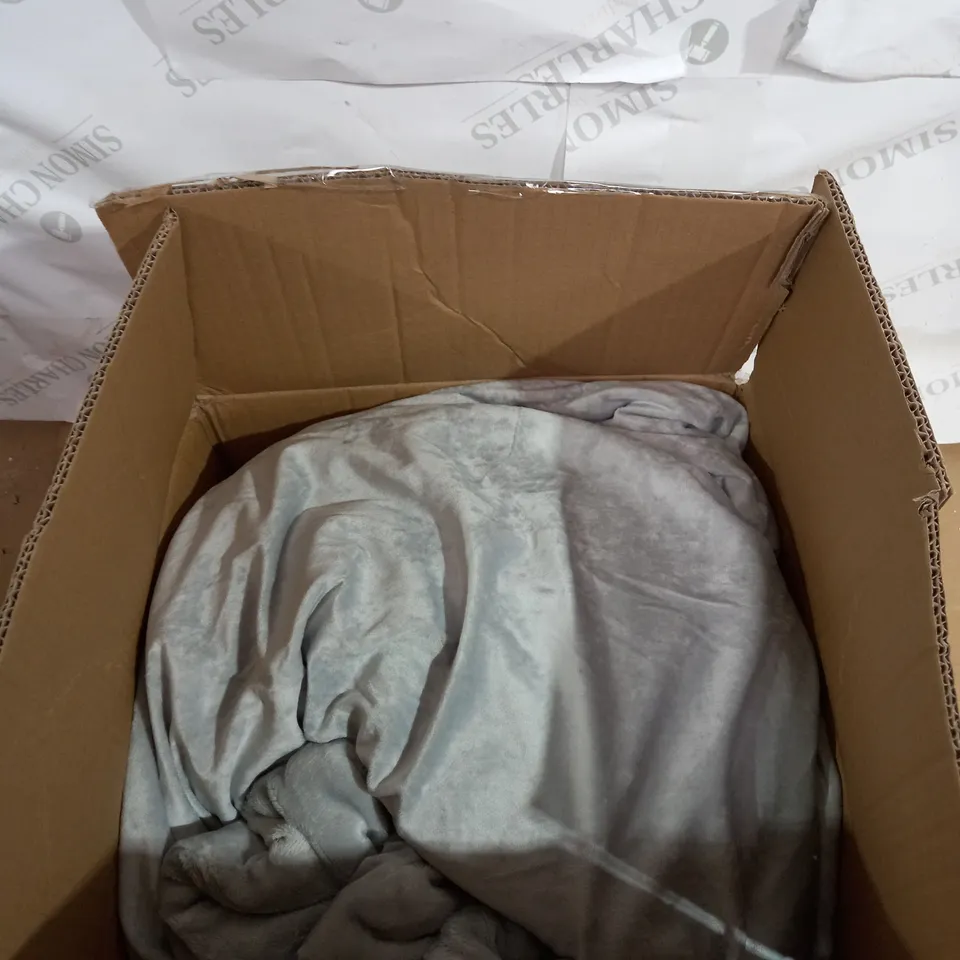 COZEE HOME CRUSHED VELVET AND VELVETSOFT 4 PIECE DUVET SET