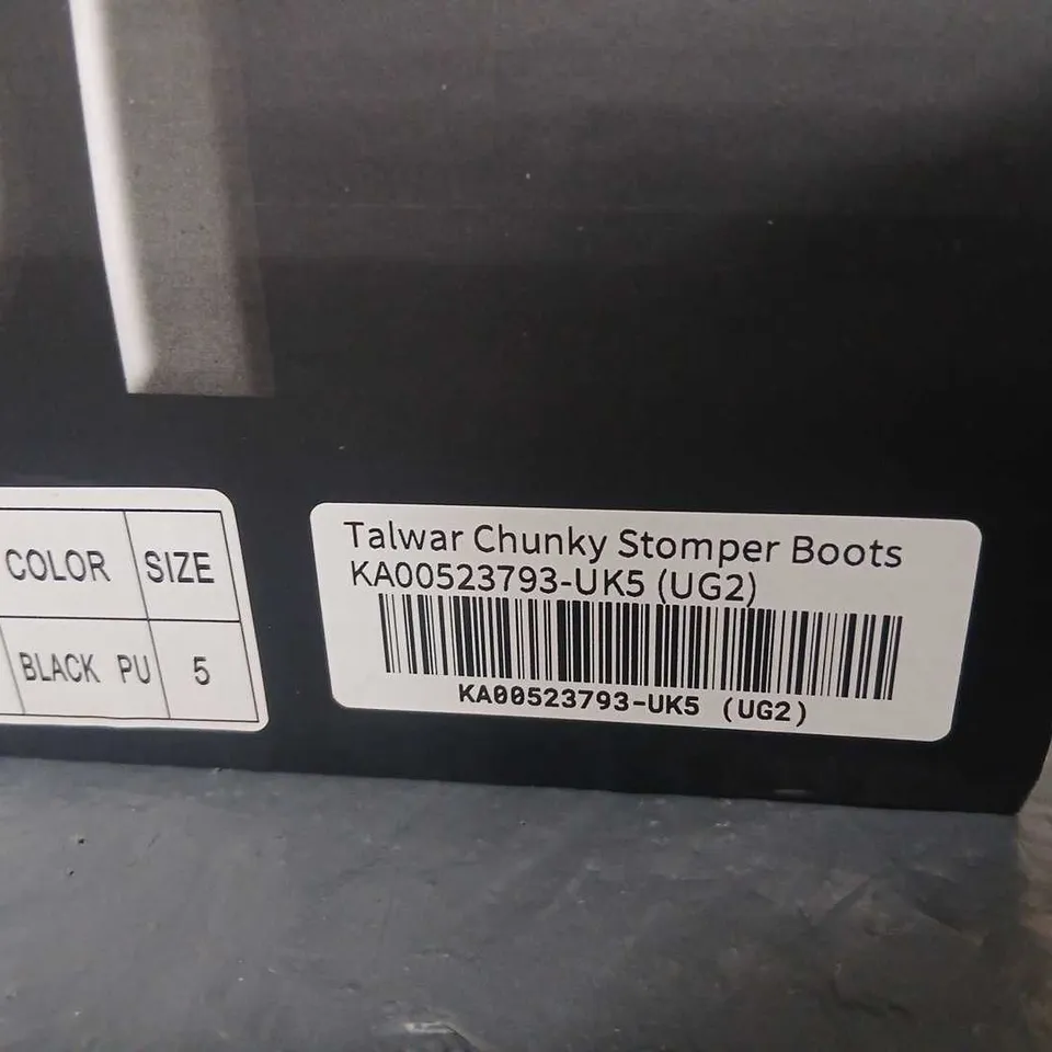 BOXED PAIR OF KOI VEGAN LEATHER TALWAR CHUNKY STOMPER BOOTS IN BLACK UK SIZE 5