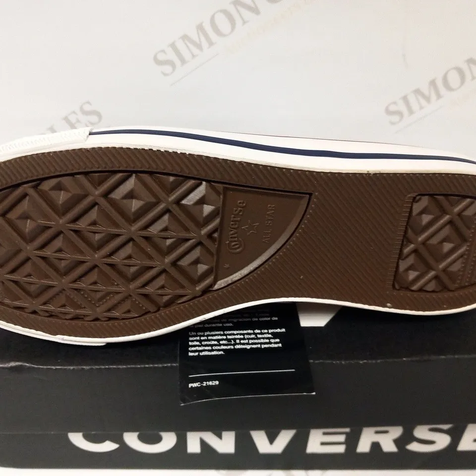 BOXED CONVERSE BASKETS SIZE 3.5