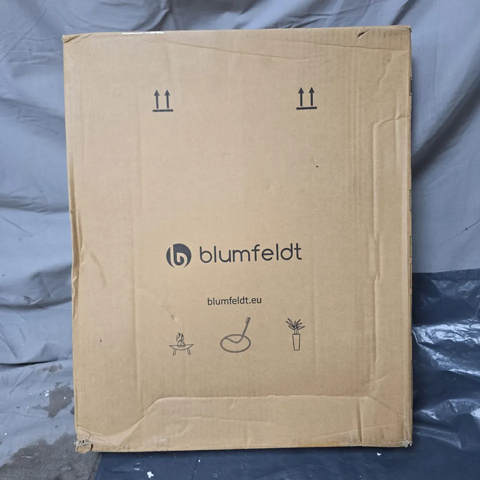 BLUMFELDT LAMERA TOILET SEAT WITH MANUAL BOXED