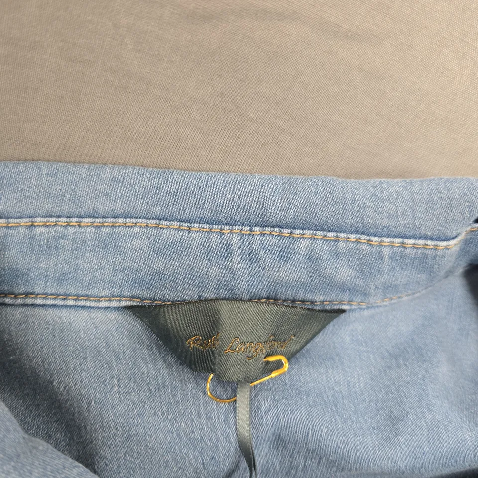 RUTH LANGSFORD FASHION LIGHT-WASH DENIM JACKET, UK 14 (US 10)