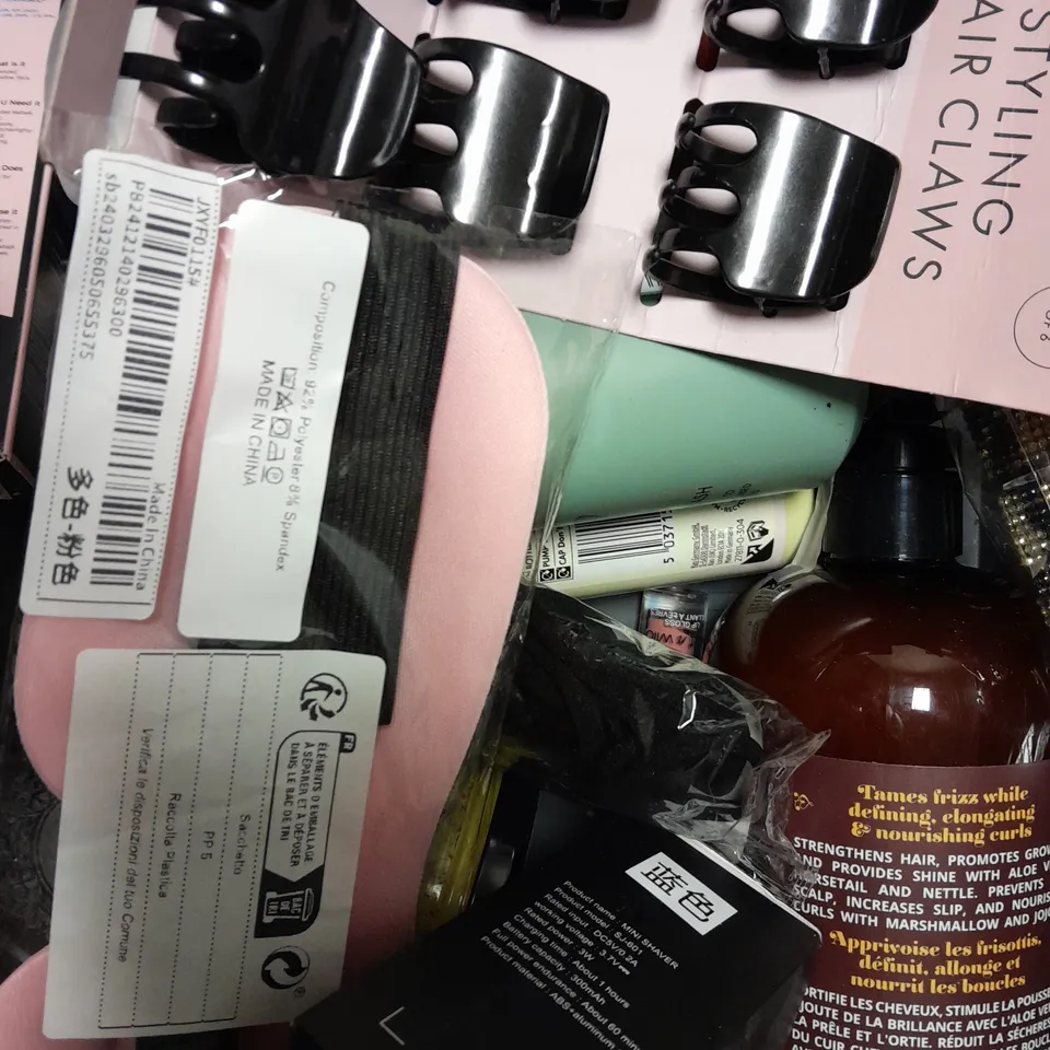 APPROX 15 ASSORTED BEAUTY PRODUCTS TO INCLUDE ESTRID BODY LOTION, DOVE SOAP, PHILIP KINGSLEY TREATMENTS, ETC 