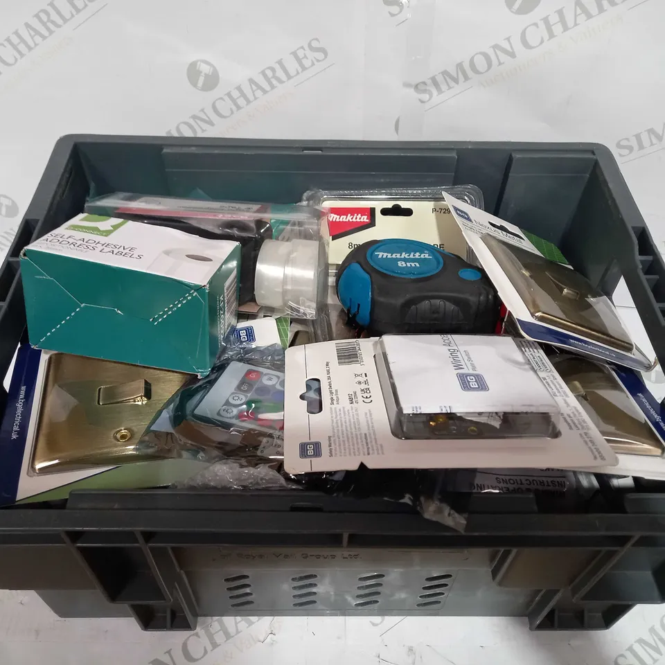BOX TO CONTAIN APPROX 25 X ASSORTED HOUSEHOLD PRODUCTS, INCLUDES SWITCHES, EE MINI HUB, TAPE MEASURE ETC 