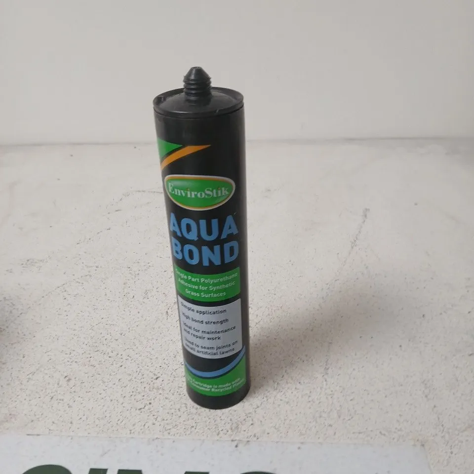 APPROXIMATELY 10 ASSORTED HOUSEHOLD ITEMS INCLUDING DOG POOP BAGS AND AQUA BOND