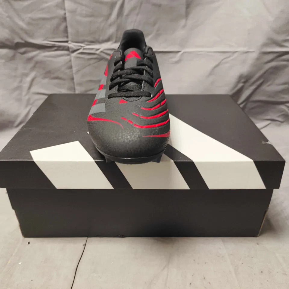 BOXED PAIR OF ADIDAS PREDATOR CLUB FOOTBALL BOOTS IN BLACK/RED SIZE UK 7