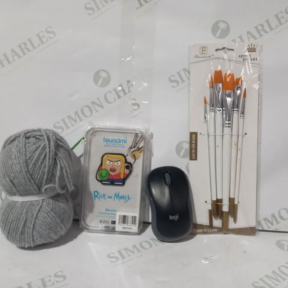 LOT OF APPROXIMATELY 10 ASSORTED HOUSEHOLD ITEMS TO INCLUDE HIGH QUALITY ARTIST BRUSHES, RICK AND MORTY KEYRING, LOGITECH COMPUTER MOUSE, ETC