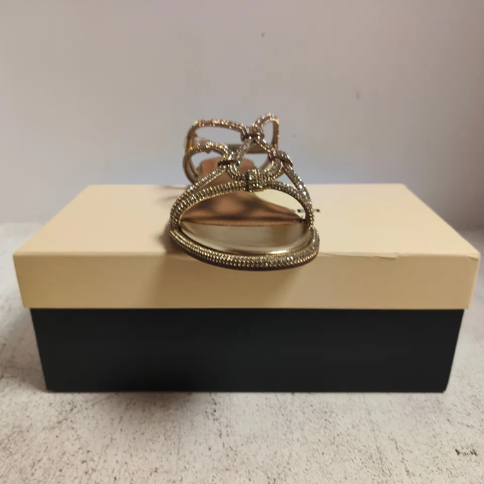 BOXED PAIR OF KURT GEIGER ROONIE OPEN TOE FLAT SANDALS IN GOLD W. JEWEL DETAIL SIZE EU 37