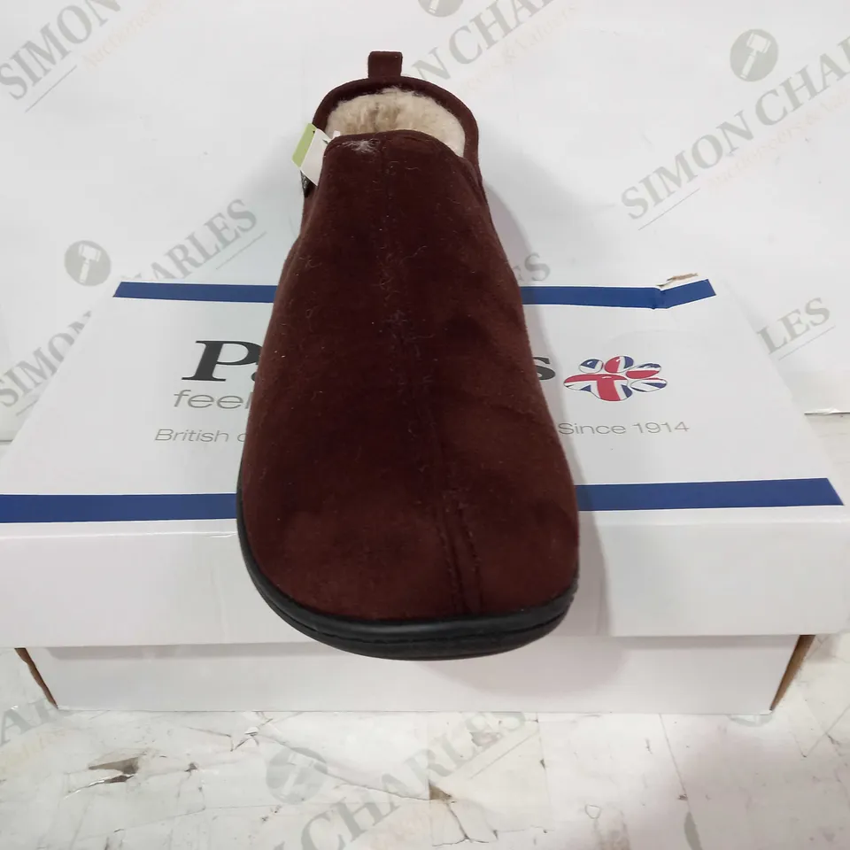 BOXED PAIR OF PADDERS FAUX FUR LINED SLIPPERS IN BROWN UK SIZE 9