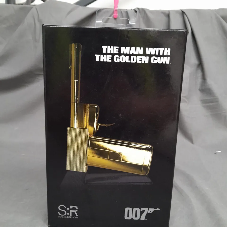 JAMES BOND 007 - THE MAN WITH THE GOLDEN GUN
