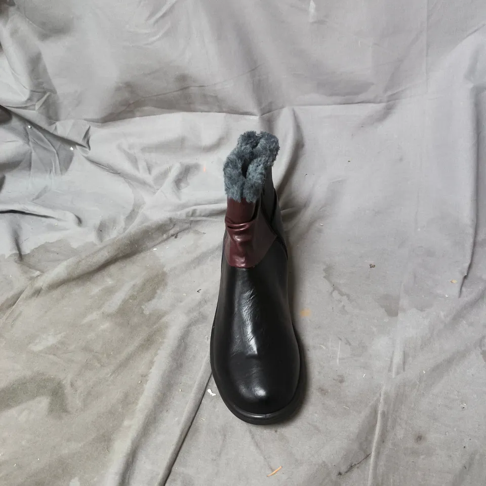 WOMEN'S LEATHER ANKLE BOOTS WITH FAUX FUR TRIM – BLACK WITH BURGUNDY COLLAR UK SIZE 6