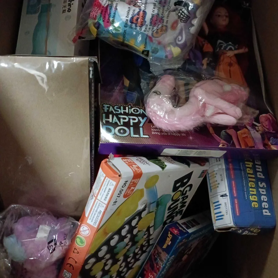 APPROXIMATELY 20 ASSORTED TOYS AND GAMES TO INCLUDE PLUSH TOYS, SNATCH THE MIC, DOLLS ETC  