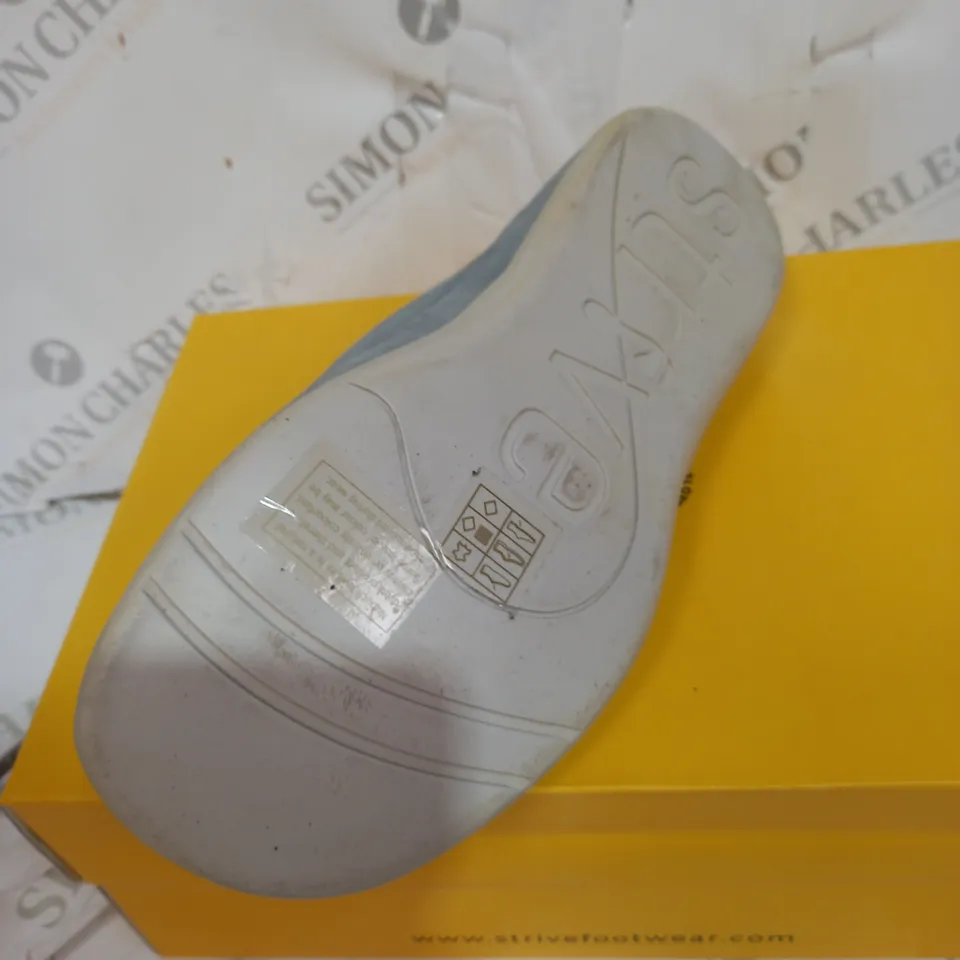 BOXED STRIVE GREY PINKSTRIPE SANDALS SIZE 7