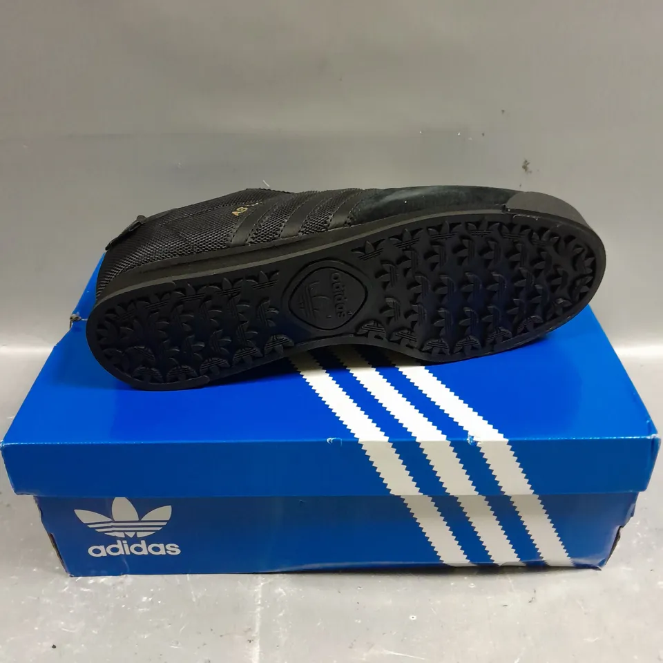 BOXED PAIR OF ADIDAS ORIGINALS TRAINERS IN BLACK - 7