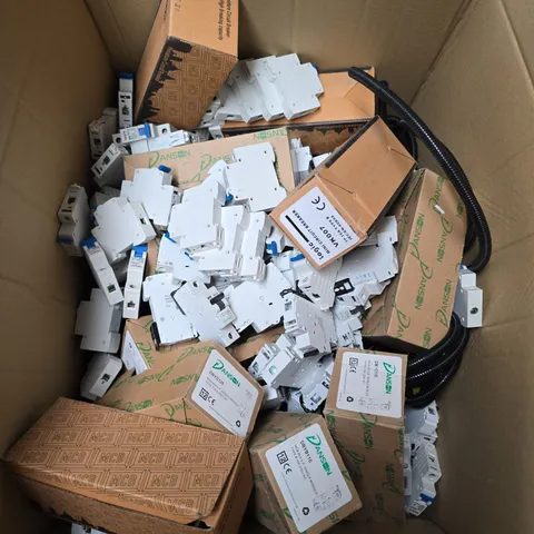 LARGE BOX OF APROX 50 ASSORTED SINGLE MODULES , CIRCUIT BREAKERS , ETC 
