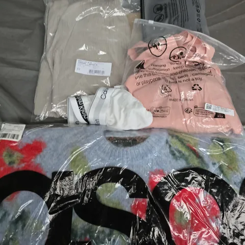 APPROXIMATELY 35 ASSORTED CLOTHING ITEMS IN VARIOUS SIZES, STYLES & COLOURS TO INCLUDE SWEATERS, SHIRTS, DRESSES, ETC - COLLECTION ONLY