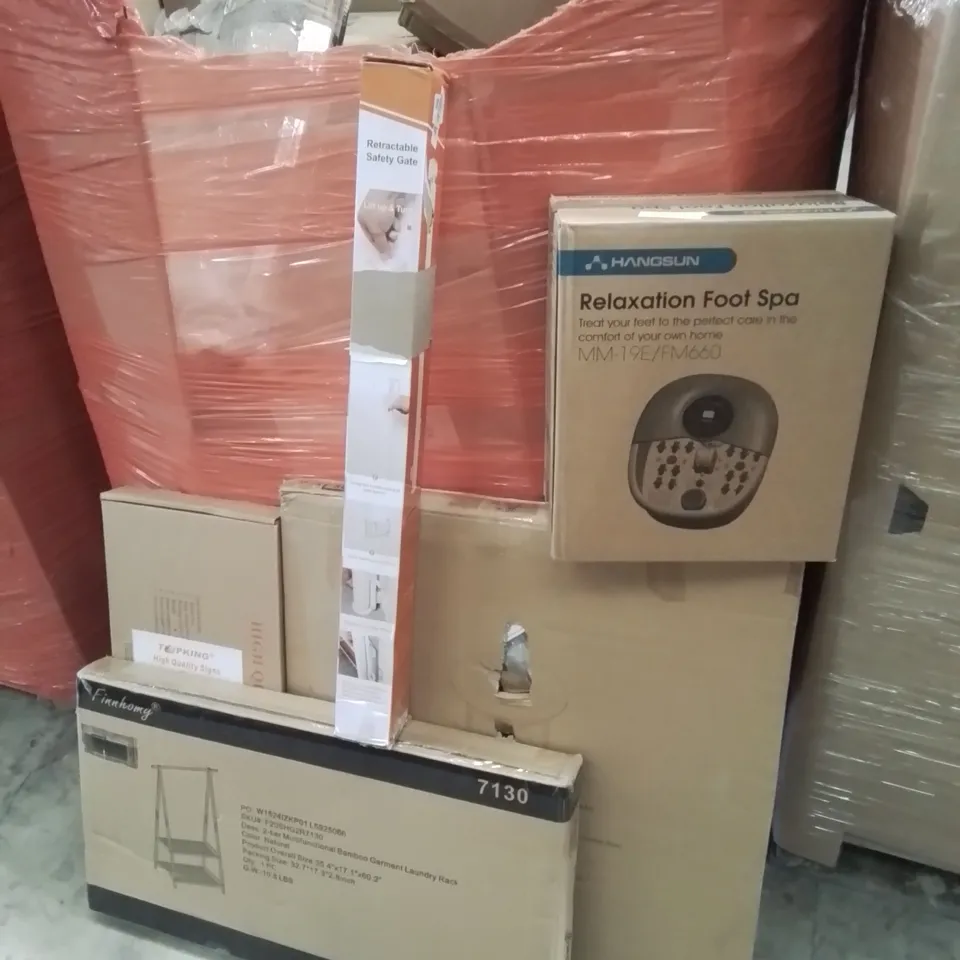 PALLET CONTAINING VARIOUS ASSORTED BOXED HOUSEHOLD ITEMS TO INCLUDE: FULL LENGTH MIRROR,  BAMBOO GARMENT RACK, FOOT SPA, RETRACTABLE SAFETY GATE AND LOTS MORE UNMARKED BOXED ITEMS 