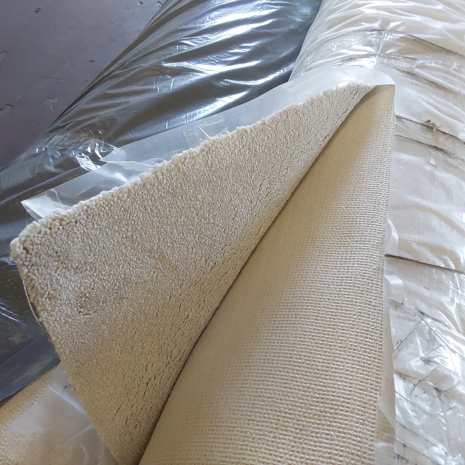 ROLL OF QUALITY FIRST IMPRESSIONS BLUSH CARPET - APPROXIMATELY 4 x 4M