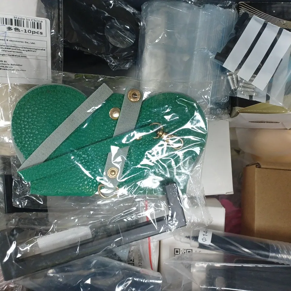APPROXIMATELY 20 ASSORTED HOUSEHOLD ITEMS TO INCLUDE OSCILLATING SAW BLADE SET, NOTEBOOK, ETC
