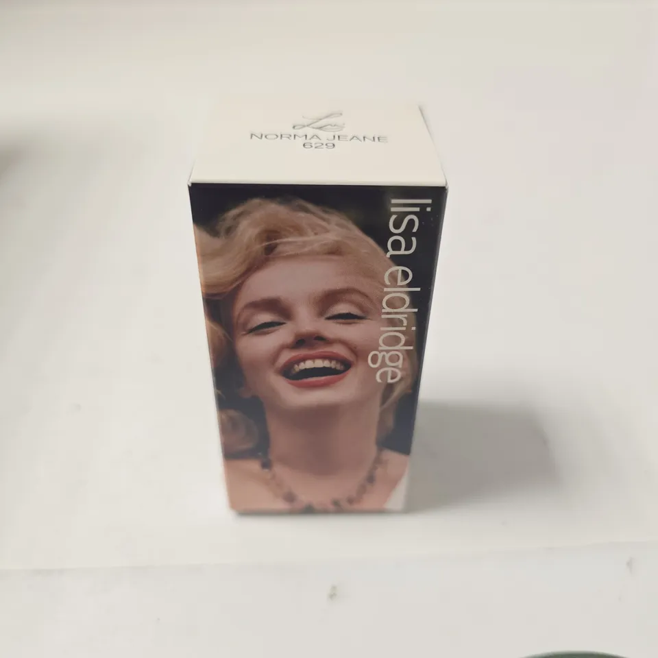 LISA ELDRIDGE ROUGE EXPERIENCE REFILLABLE LIPSTICK - SHADE NORMA JEANE (629), 3.5 G