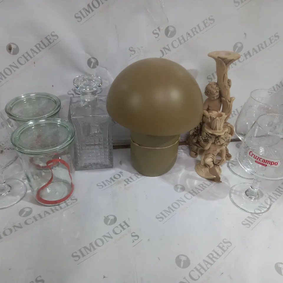 APPROXIMATELY 9 ASSORTED HOME ITEMS INCLUDING DECORATIVE CANDLE HOLDERS, LARGE WINE GLASS SET OF 3